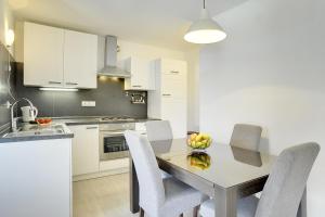 Kuchyň nebo kuchyňský kout v ubytování Holiday Home Batelani