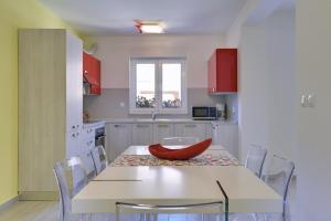 Küche/Küchenzeile in der Unterkunft Holiday Home Baldini