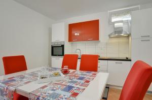 Kuchyň nebo kuchyňský kout v ubytování Apartments Elviana