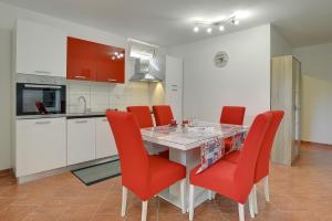 Kuchyň nebo kuchyňský kout v ubytování Apartments Elviana