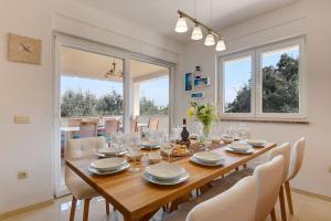 Zdjęcie z galerii obiektu Holiday Home Veronika w mieście Vinkuran
