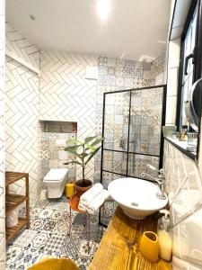 Koupelna v ubytování Eclectic Maisonette in Luqa