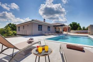 Πισίνα στο ή κοντά στο Villa LeMi