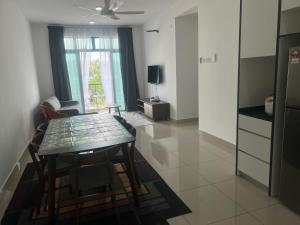 Kuchyň nebo kuchyňský kout v ubytování The Azumi Residence-3R2B Desaru