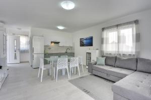 Kuchyňa alebo kuchynka v ubytovaní Villa Residence Oli A