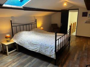 Postel nebo postele na pokoji v ubytování Gîte The Butterfly - 1 bedroom and mezzanine