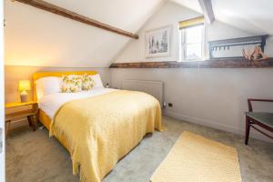 Postel nebo postele na pokoji v ubytování Holly Cottage Edgefield