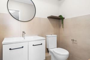 Salle de bains dans l'établissement Mayfair Luxury 212 by Host Agents 24 autres photos