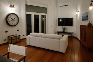 TV a/nebo společenská místnost v ubytování LA CASA SULL’ ACQUA