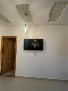 TV a/nebo společenská místnost v ubytování Casa Maraam Chaouen