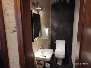 A bathroom at Cottage Scandi