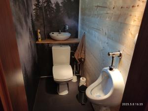 A bathroom at Cottage Scandi