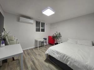 Postel nebo postele na pokoji v ubytování Life Hotel
