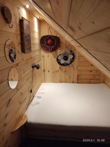 A bed or beds in a room at Cottage Scandi