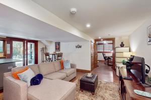 a living room with a couch and a tv at Volunteer Park Vacation in Seattle