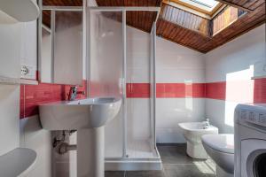 a bathroom with a sink and a washing machine at Alloggio vista mare in San Bartolomeo al Mare +11 photos