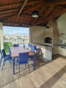 a patio with a table and chairs and a fireplace at Charmoso AP VOG VILLE Caruaru in Caruaru +10 photos