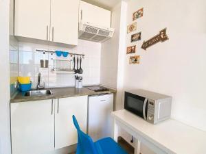 a small kitchen with a sink and a microwave at Sea views Estudio Ponderosa near the beach in Costa de Adeje
