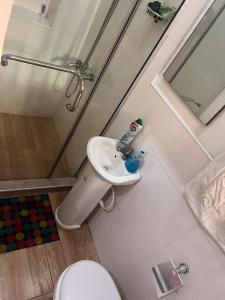 Koupelna v ubytování Luxury, Fully Serviced , 3BR Apt in Secure Estate, Lekki