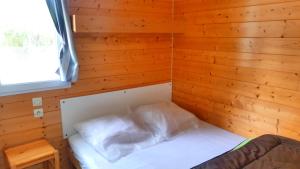 Camping Les Oyats客房内的一张或多张床位