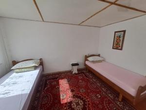 Postel nebo postele na pokoji v ubytování Visit Balykchy