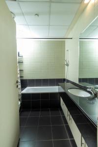 Ένα μπάνιο στο Marina Mirage +6 φωτογραφίες