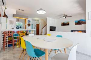 a dining room with a white table and chairs at Hauzify I Casa Mirador 8 in L'Ametlla de Mar