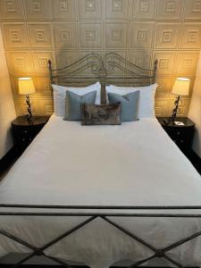 Letto o letti in una camera di The Block Basic - Queen