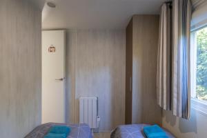 Postel nebo postele na pokoji v ubytování Mobil-home 5 pers - camping Samoens