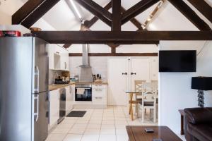 Dapur atau dapur kecil di Deer Cottage at Rowden Manor - Sleeps 5 & Parking +5 gambar