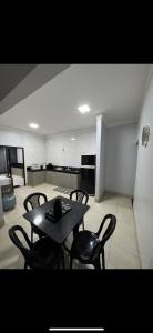 Kuchyň nebo kuchyňský kout v ubytování Casa Nova e Espaçosa em rio verde