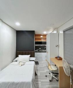 Kuchyň nebo kuchyňský kout v ubytování The Hive Staycation