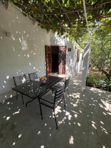 a black table and chairs on a patio at Apartman Mladenka in Supetar