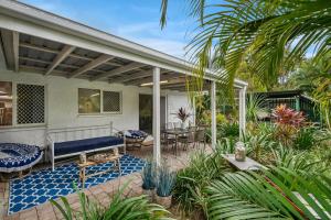 Κήπος έξω από το Cozy Retreat Ideal for Families or Groups