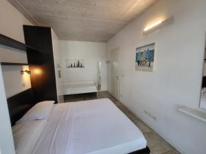 Postel nebo postele na pokoji v ubytování Residence Mediterranee Family Apartments + 23 fotografií