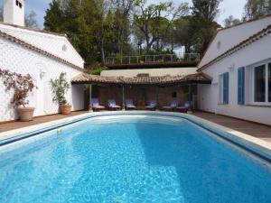 The swimming pool at or close to Apartment Cézanne with heated pool and private garden