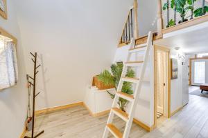 Foto dalla galleria di Walk to Lake Taneycomo Cabin with Deck and Fire Pit! a Rockaway Beach