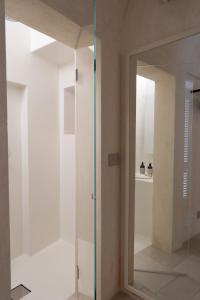 Łazienka w obiekcie Dimore Pignatelli Apulian Suite
