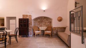 O zonă de relaxare la Casa Mela by Rentbeat +29 fotografii