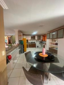 a large kitchen with a table and chairs in it at Duplex à 800 mts do Beach Park COM 5 suítes in Aquiraz