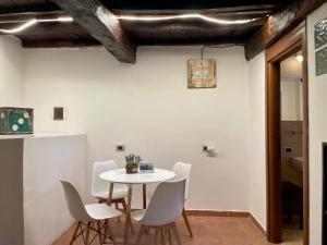 a dining room with a white table and chairs at Agriturismo Tre Casali in Arpino