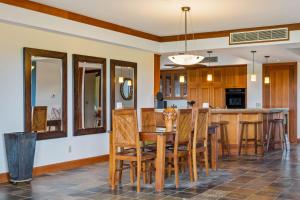 Η κουζίνα ή μικρή κουζίνα στο Big Island Hualalai 133C by Coldwell Banker Island Vacations +45 φωτογραφίες