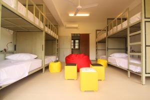 Postel nebo postele na pokoji v ubytování JJ's Hostel Mirissa