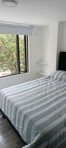 Postel nebo postele na pokoji v ubytování Rockhouse Apartaestudios