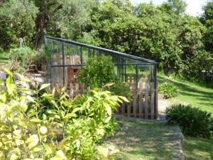 Giardino di Pool House Matisse in large park with heated pool