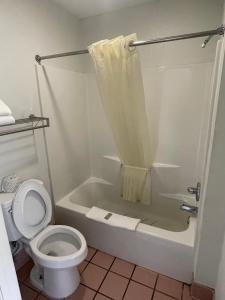 Ένα μπάνιο στο Budget Inn Timmonsville