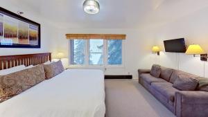 Katil atau katil-katil dalam bilik di Crestwood 3203 Standard 2 Bedroom +16 gambar