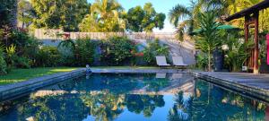 a swimming pool in a yard with a house at SWEET ISLAND logement petit déjeuner inclus in Rivière Noire