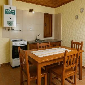 Køkken eller tekøkken på Cabañas Achalay – Refugio en Santa María + 54 billeder