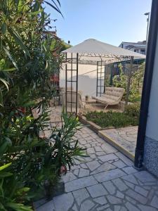Vonkajšia záhrada v ubytovaní Apartman Luma